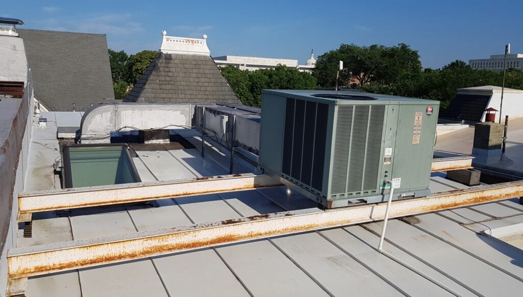 Rooftop HVAC Equipment: Installation & Maintenance Guide 2 rooftop HVAC equipment
