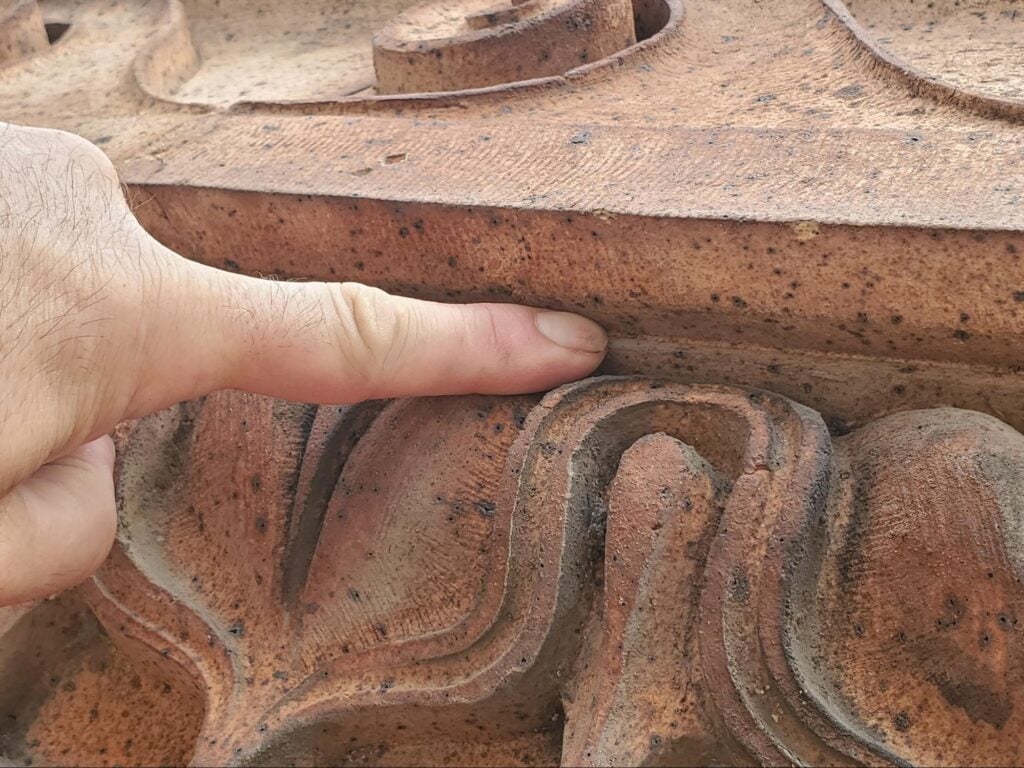 chamfer recess