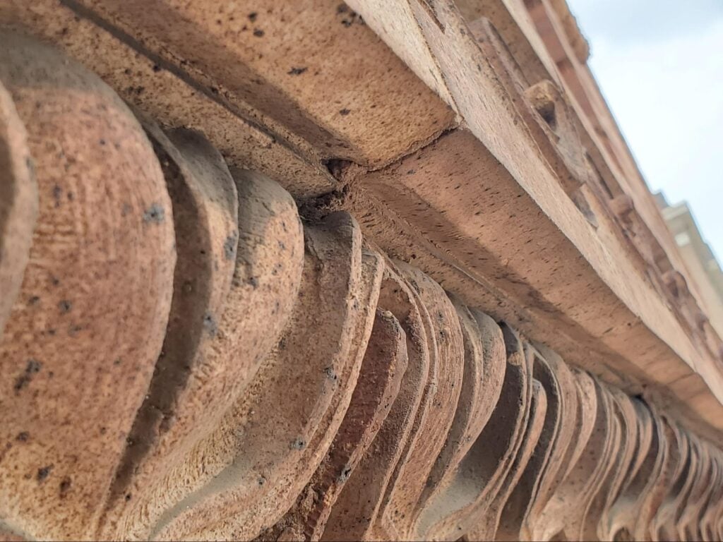 kerf at a sill