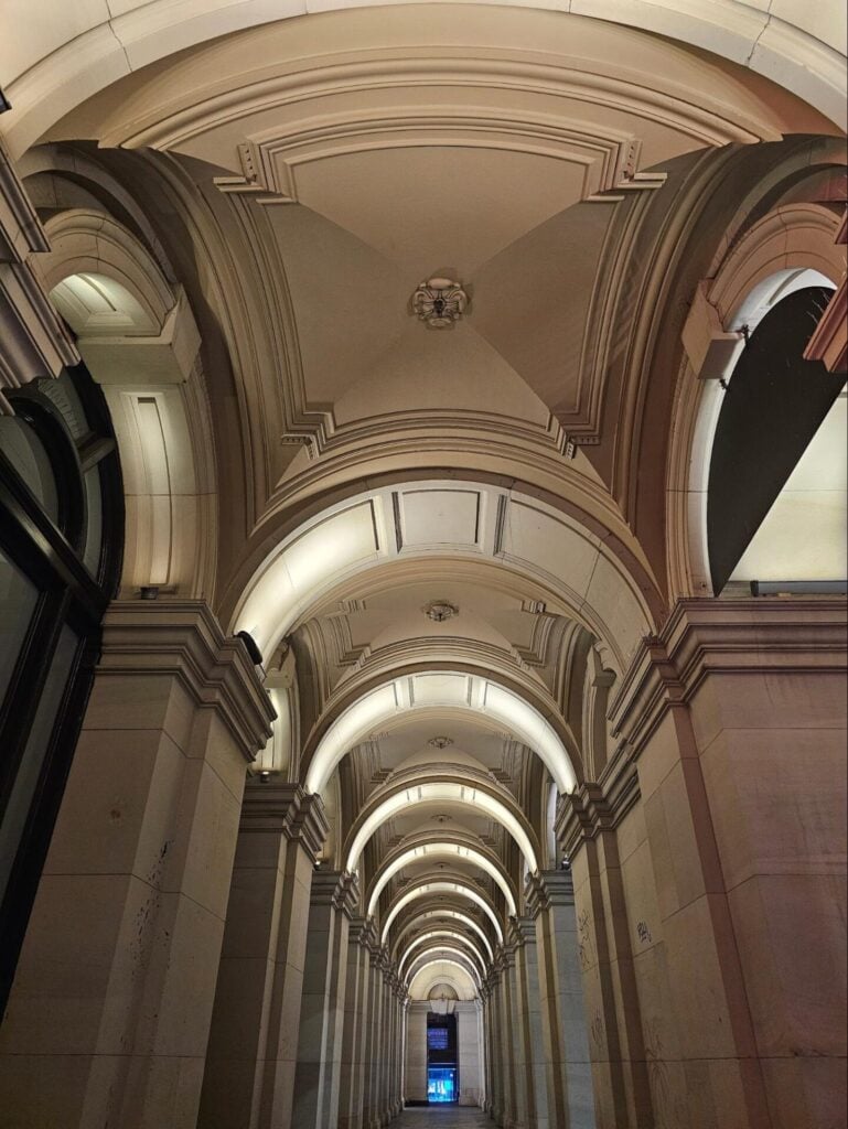 comparison of masonry arches and groin vault ceilings