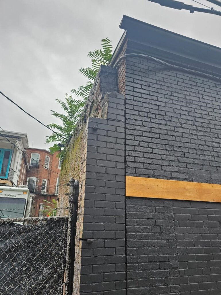 dark shadow at the joint between the two buildings