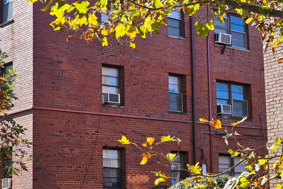 Service Raceway on a Building Facade - Part I