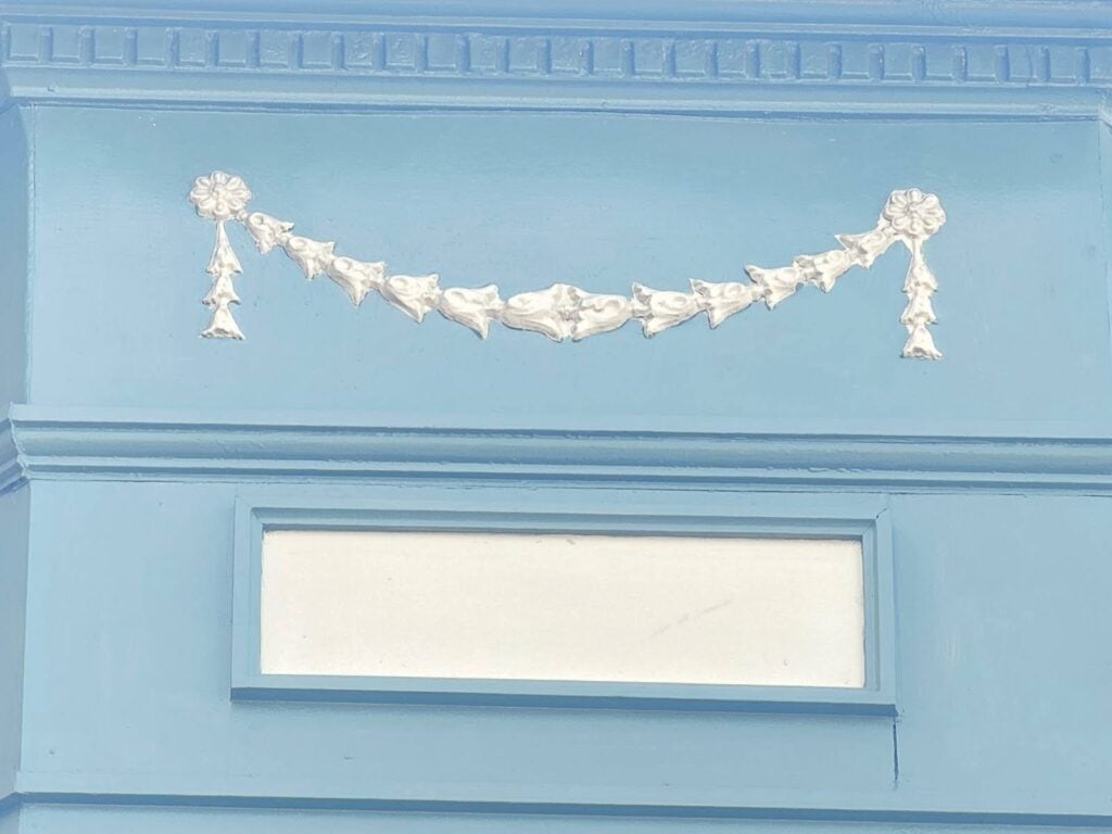 this element is part of a pressed tin panel