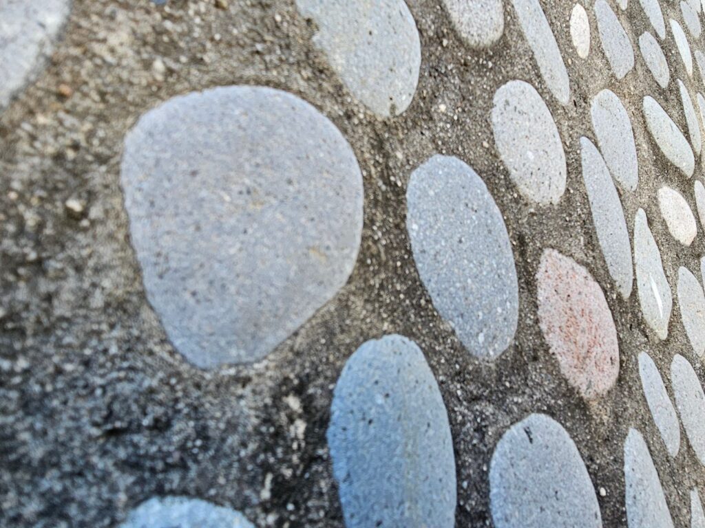 Decorative Rounded Rubble Stone Masonry - Part II 2 the stones in the wall.