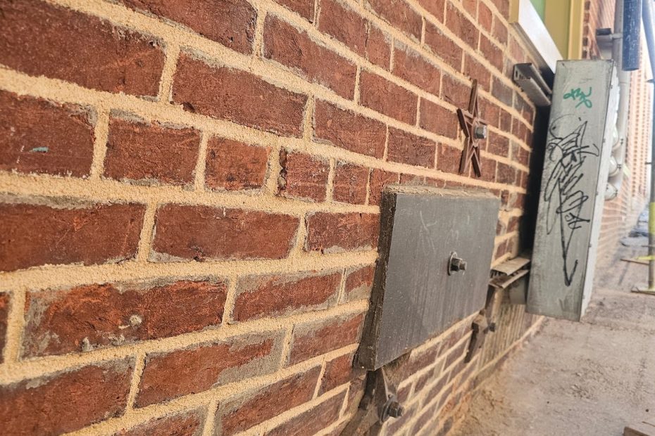 Severe lateral deflection in masonry facade wall structure