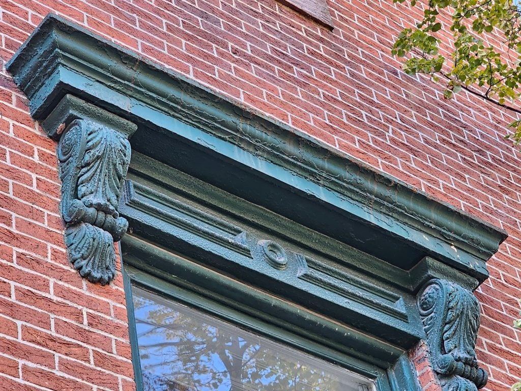 Ogee molding shape used in architectural masonry design