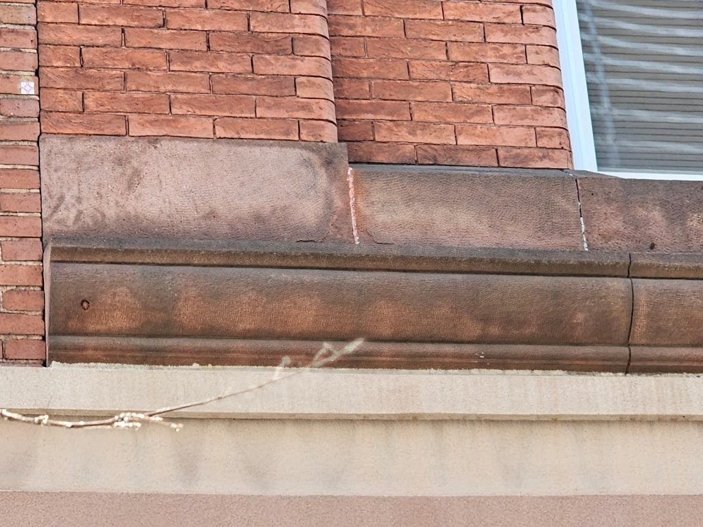 brickwork and tell that it's well overdue for repointing