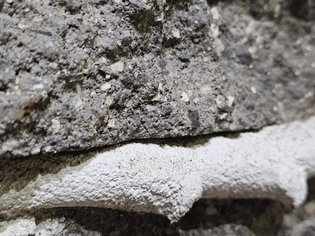 Extruded Mortar Joints - Part II 2 Bricklayer creating a weeping mortar joint